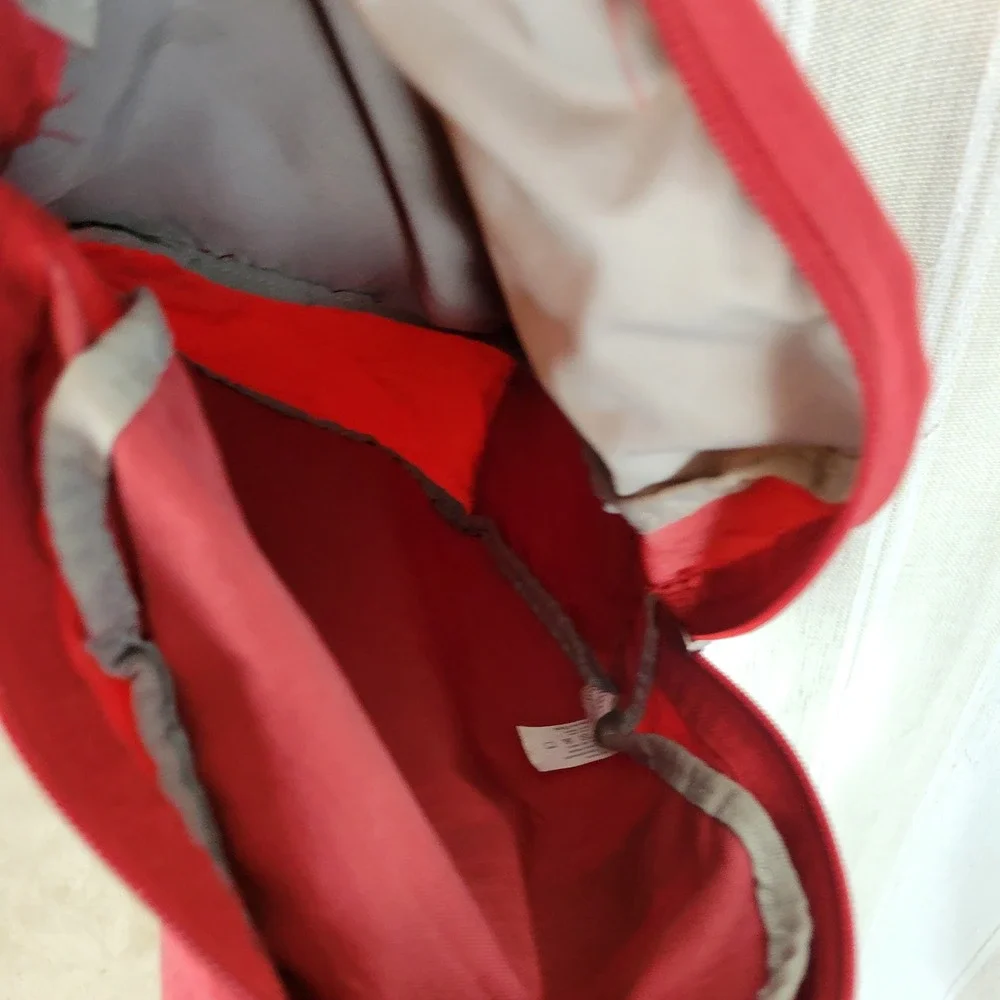 Baggallini Sling Crossbody Bag Purse Backpack Nylon Red One Strap - Picture 6 of 12